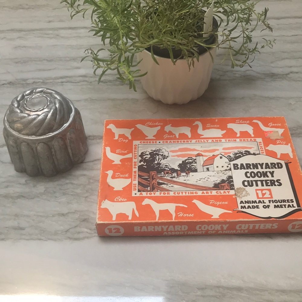 Antique barnyard cookie cooks cutters and mold metal